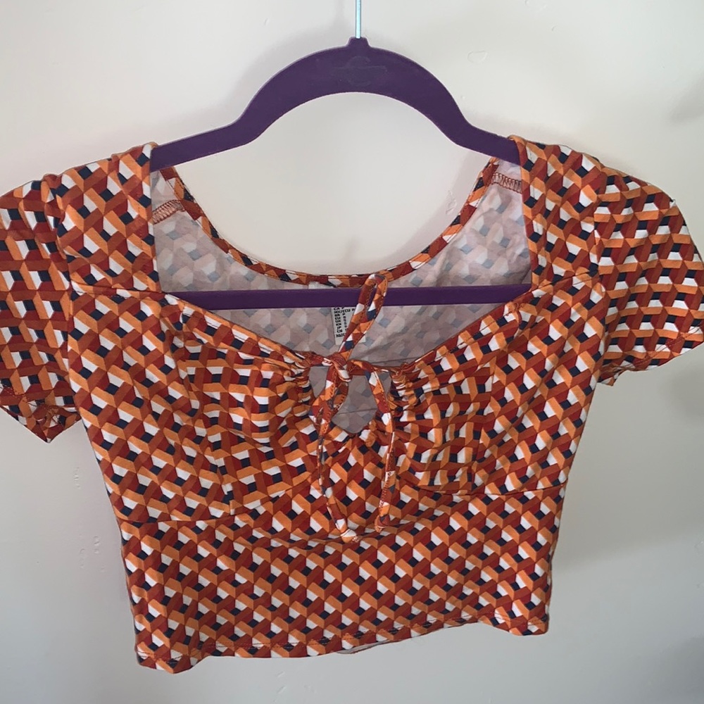 Adorable forever 21 crop top looks very vintage 70